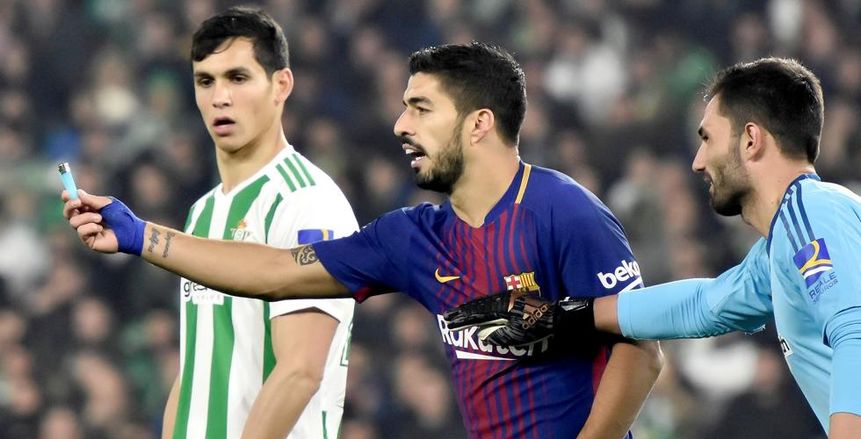 تغريم ريال بيتيس 300 ألف يورو بسبب «ولاعات» مباراة برشلونة