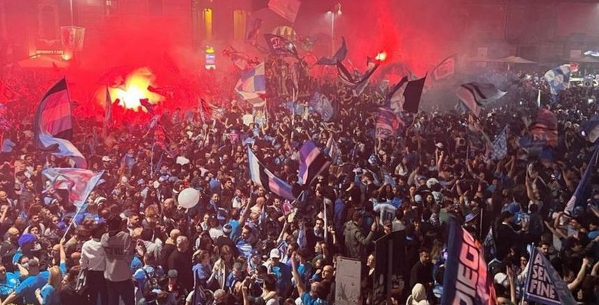 نابولي لن تنام الليلة.. احتفالات بتتويج بطل الجنوب بالدوري الإيطالي