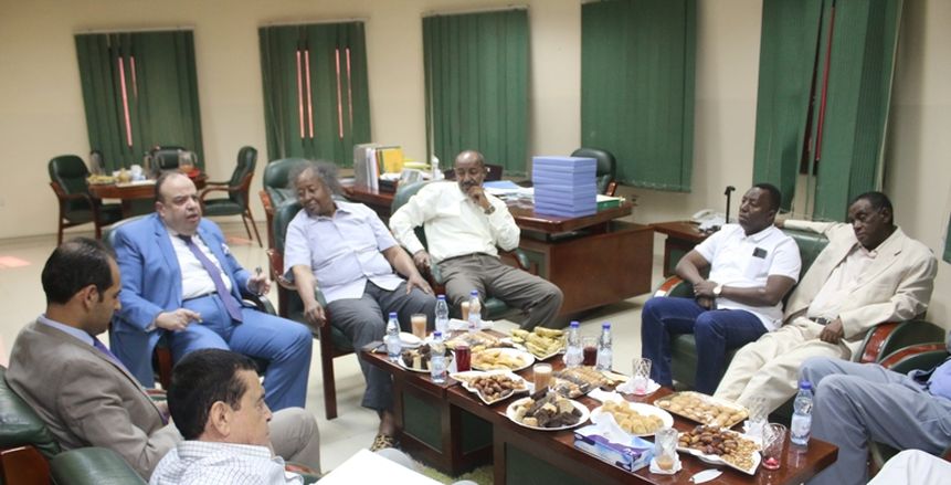 جلسة بين السفير المصري والاتحاد السوداني لكرة القدم بعد أحداث أم درمان
