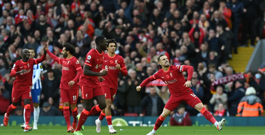 محمد صلاح ومينامينو يسجلان هدفين في 5 دقائق من مباراة ليفربول وأرسنال