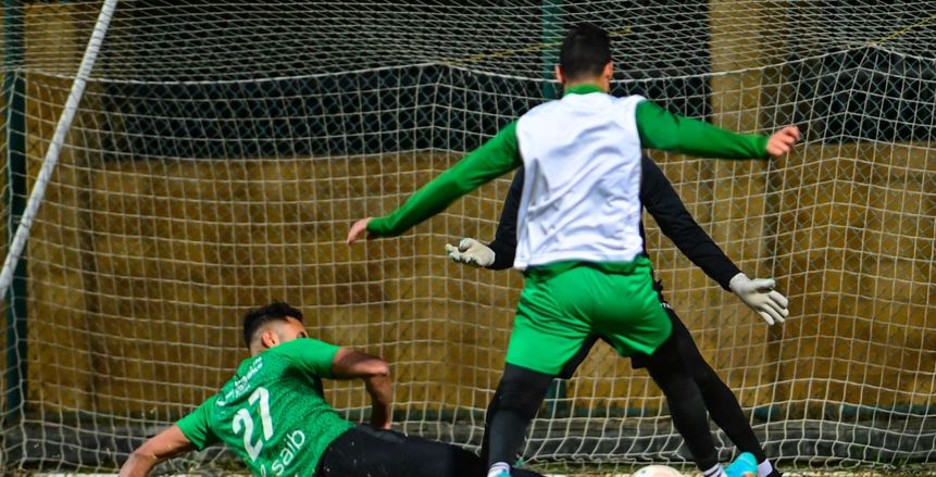 «النحاس» يطمئن على حالة لاعب الاتحاد السكندري بعد إصابته في التقسيمة