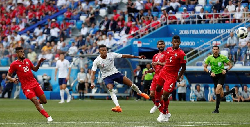 لاعب إنجلترا يشيد بقرارات جهاد جريشة: حكم شجاع