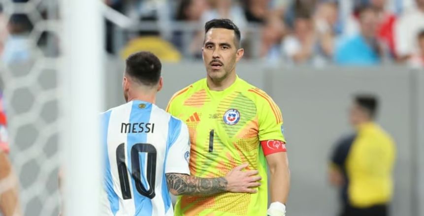كلاوديو برافو أفضل لاعب بمباراة الأرجنتين وتشيلي