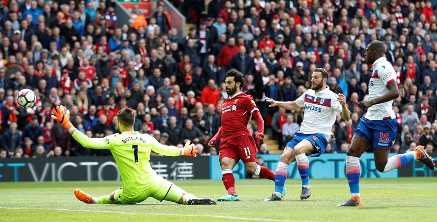 بالصور| لاعب ليفربول يرفض طريقة «باصي لصلاح» أمام ستوك سيتي