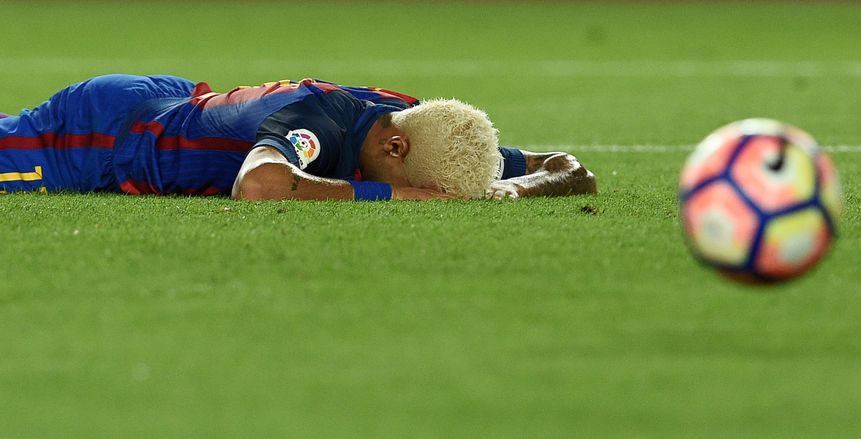 فوز ألافيس على برشلونة يهدد بقائه في الليجا