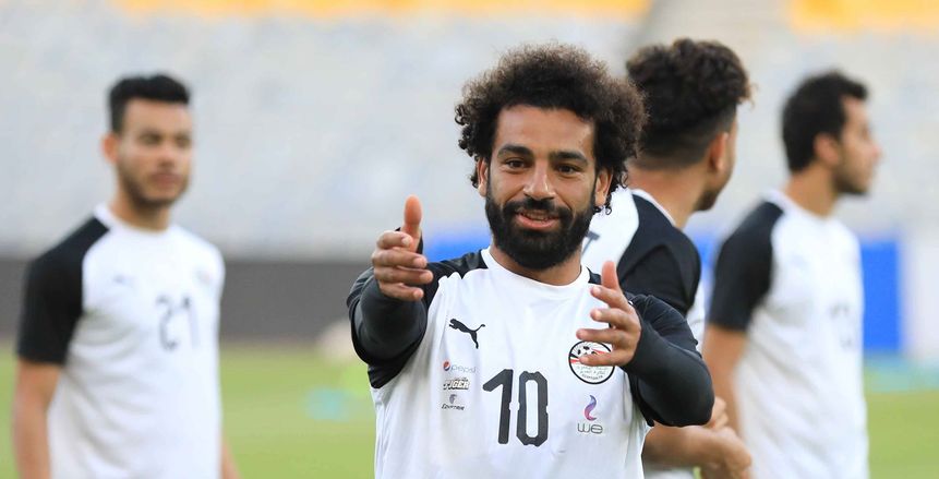 محمد صلاح ينشر صوره بقميص المنتخب: ابتسامة ومراوغة وشارة القيادة