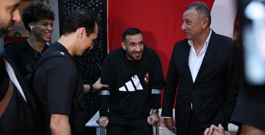 ضياء السيد تعقيبا على تجديد الأهلي عقد علي معلول: موقف معتاد