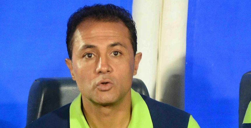 بالصور| الأمن يمنع المدرب العام الأهلي من الدخول لغرفة الحكام