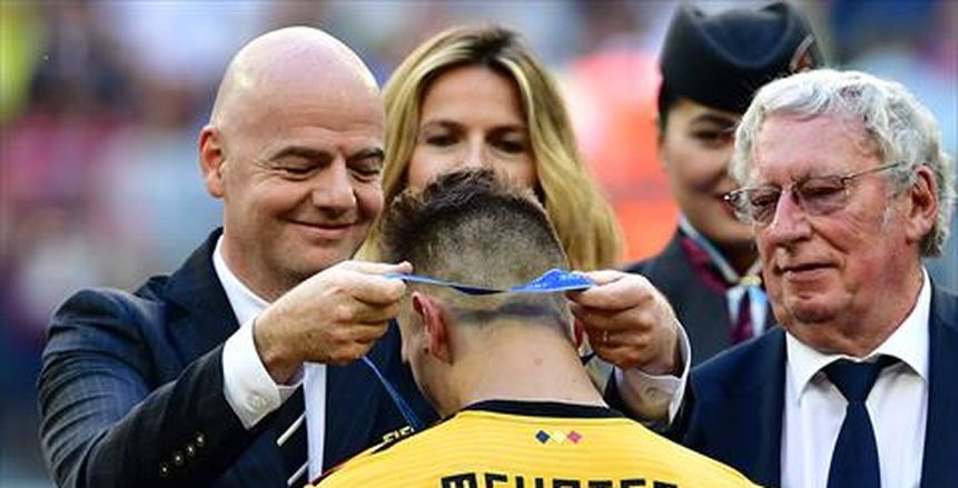 أنفانتينو يسلم المنتخب البلجيكي ميداليات المركز الثالث