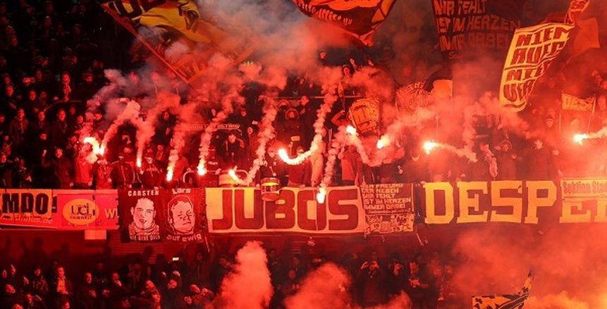 بالفيديو والصور| جماهير دورتموند تواصل الابداع بـ«دخلة» رائعة أمام توتنهام
