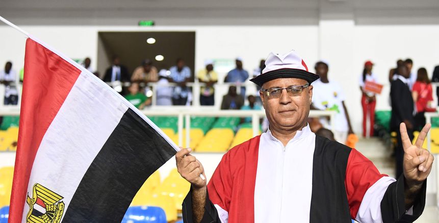 سفير مصر بالجابون يتدخل لحل أزمة تذاكر الجماهير المصرية
