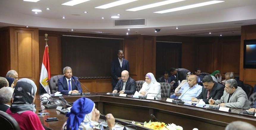 وزير الشباب والرياضة يجتمع مع قيادات الوزارة لمناقشة خطة العمل