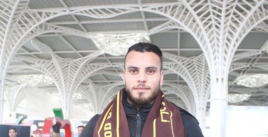 بالصور| أحمد جمعة يصل السعودية للانضمام لأحد