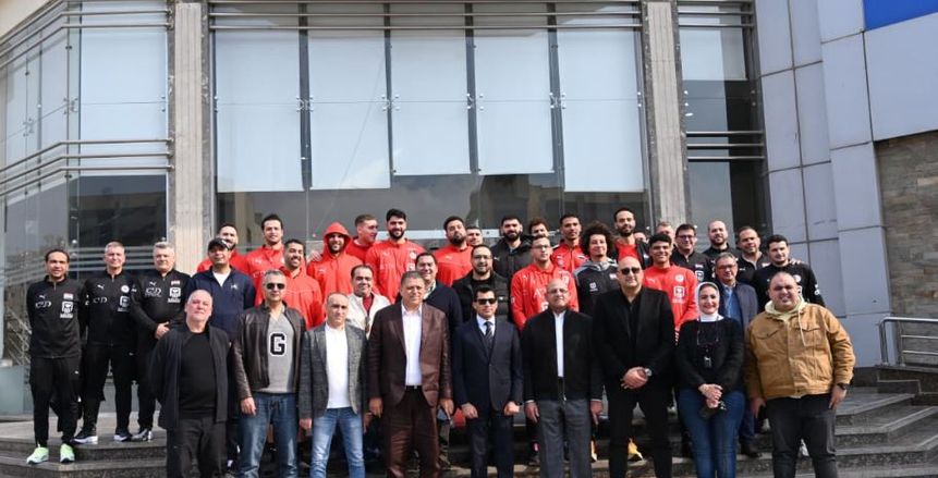 وزير الرياضة يحفز ويؤازر لاعبي منتخب مصر لليد قبل السفر إلى رواندا