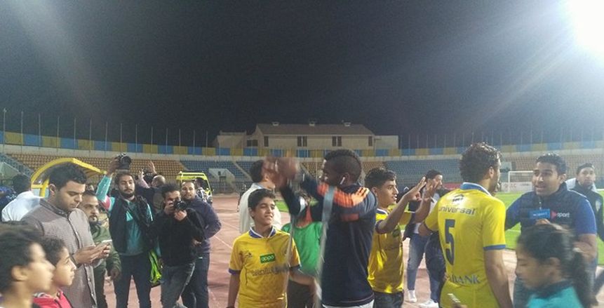 بالصور| جماهير الاسماعيلي تهتف لكالديرون بعد الفوز على الزمالك