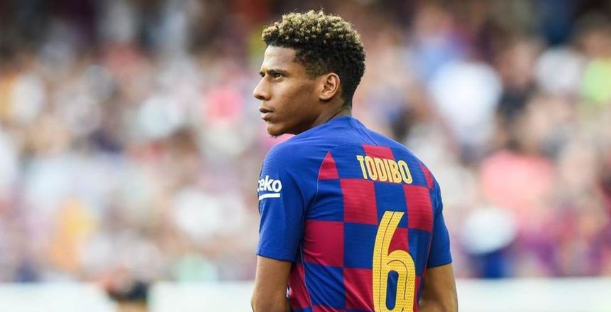 رسميا.. مدافع برشلونة ينتقل لشالكة الألماني