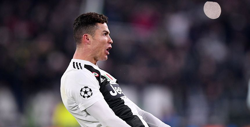 أيمن يونس: شيكابالا يداعب الكرة بأحاسيسه وبن شرقي حطم قوانين الجاذبية