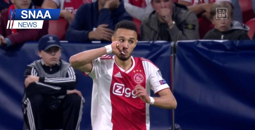 بالفيديو.. لاعب أياكس "المسلم" يفطر أثناء مباراة فريقه أمام توتنهام