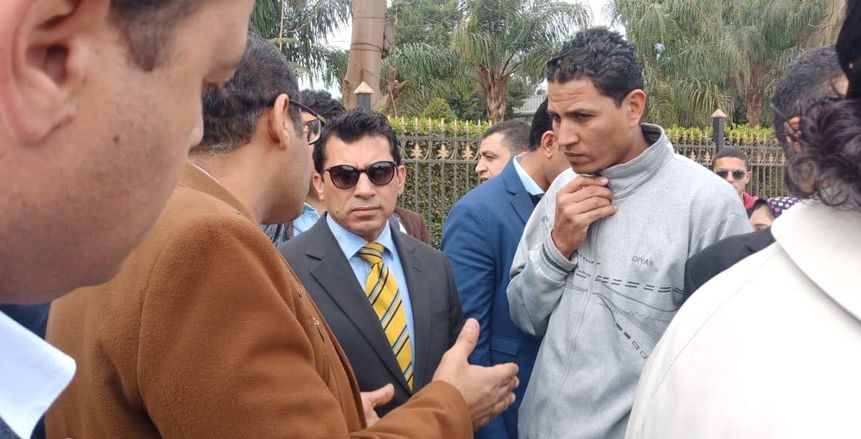 أشرف صبحي يشارك في مبادرة التبرع بالدم لمصابي حادث قطار محطة مصر