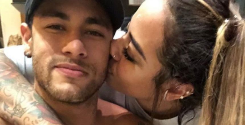 "نيمار" يحتفل بعيد ميلاد شقيقته في البرازيل