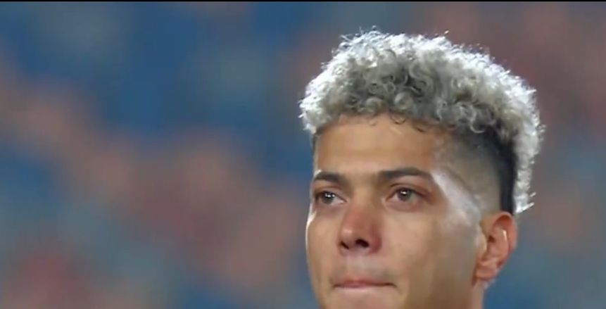 بكاء إمام عاشور خلال النشيد الوطني لمباراة منتخب مصر أمام نيجيريا