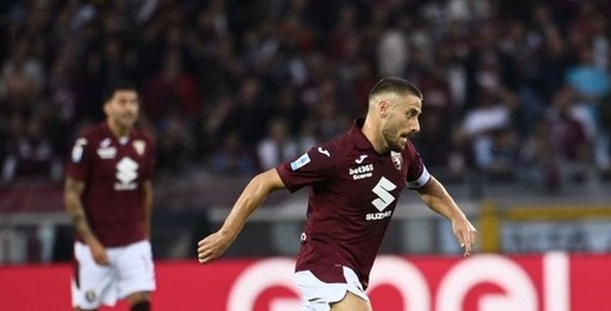 تورينو يهزم نابولي ويهدي روما فرصة الانفراد بصدارة الدوري الإيطالي