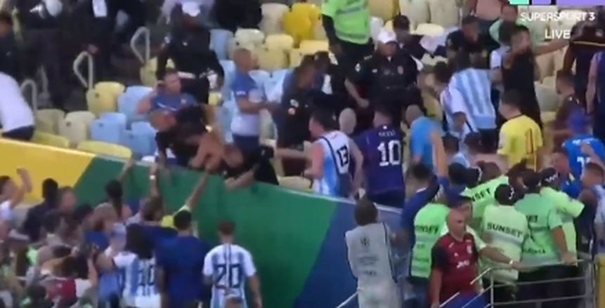 اشتباكات عنيفة بين جماهير الأرجنتين والبرازيل في تصفيات كأس العالم.. (فيديو)