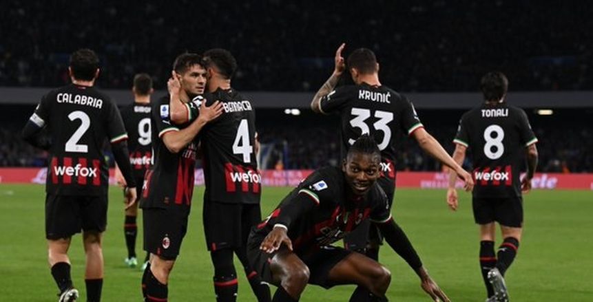 ميلان يتقدم بهدفين على نابولي في الشوط الأول بالدوري الإيطالي
