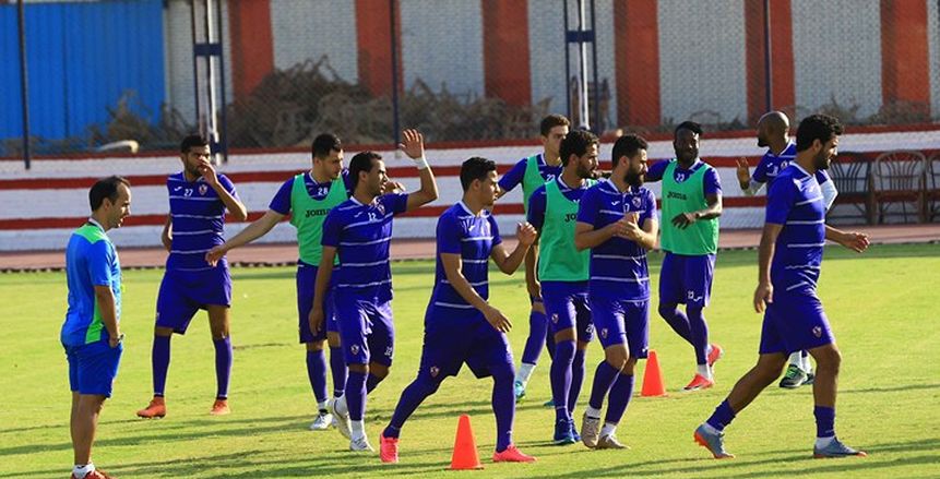 جلسة مغلقه قبل صلاة الفجر للاعبي الزمالك