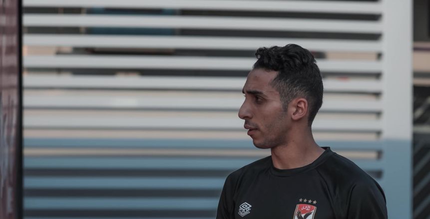 كريم فؤاد يزور نادي النجوم.. ويهدي محمد الطويلة قميص الأهلي «صورة»