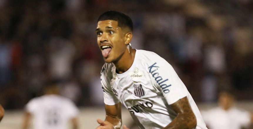 لوكاس باربوسا «جناح سانتوس» البرازيلي معروض على الزمالك «خاص»