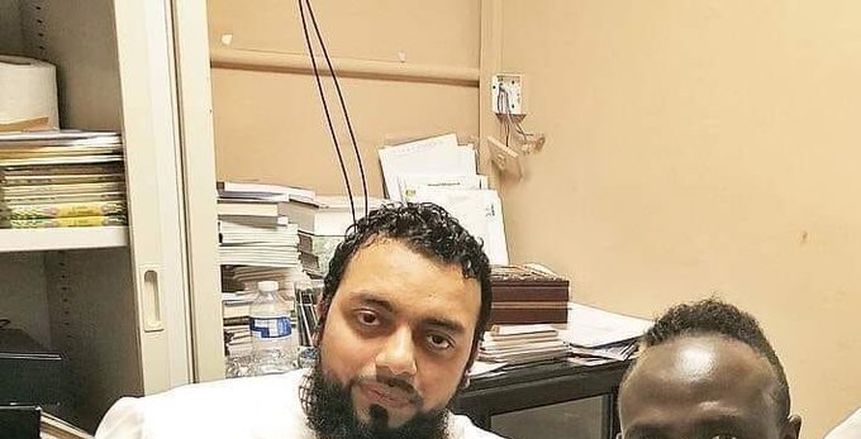 إمام مسجد ليفربول: "ماني" متواضع.. ويساعد في تنظيف المراحيض (فيديو)