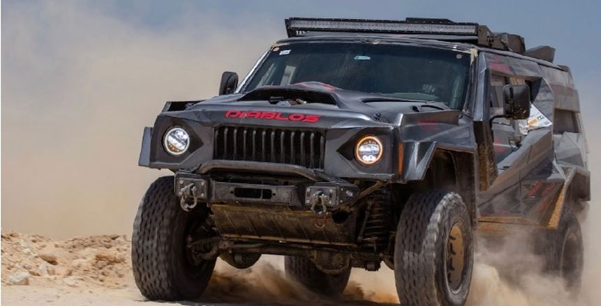 عرض فيلم تسجيلي عن رياضة السيارات في مؤتمر بطولة motor week بالعلمين