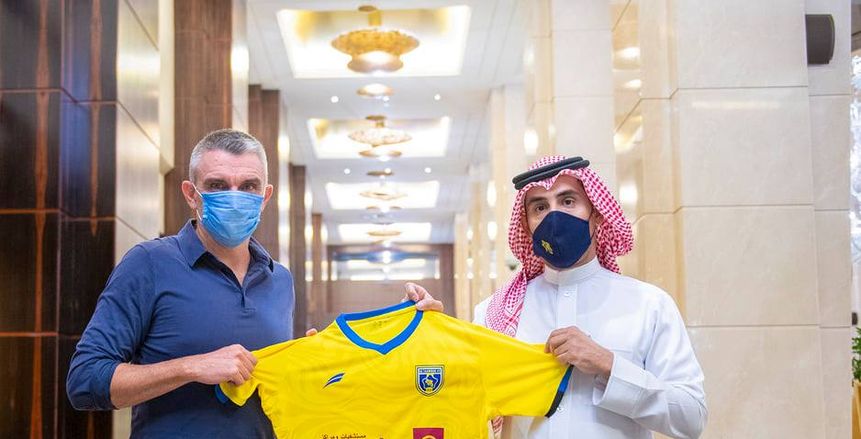 كارتيرون يظهر بقميص التعاون بعد التوقيع على عقود تدريبه رسميا
