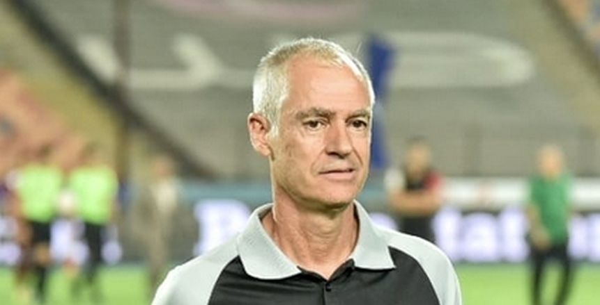الزمالك ينهي أزمة مستحقات روي أجواش ويستعد لفتح القيد