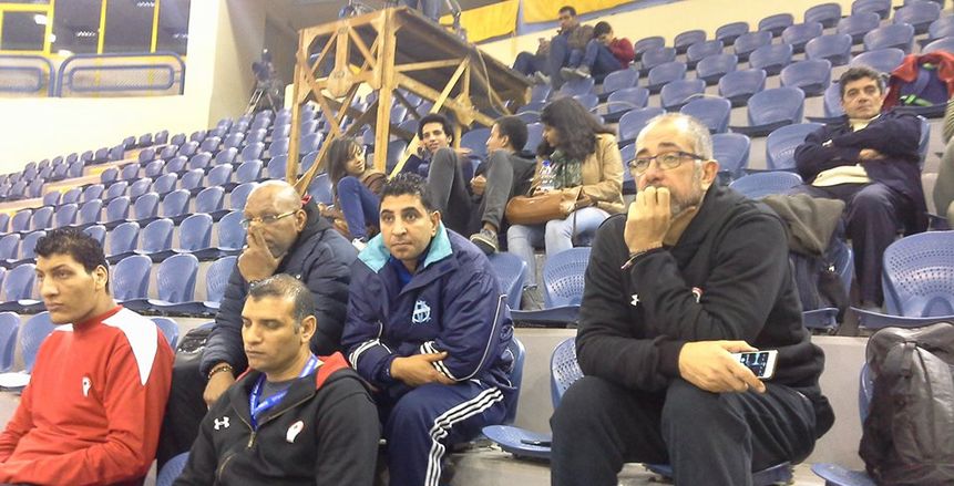 بالصور| المدير الفني لمنتخب السلة يتابع مباراة البحرين والجزائر