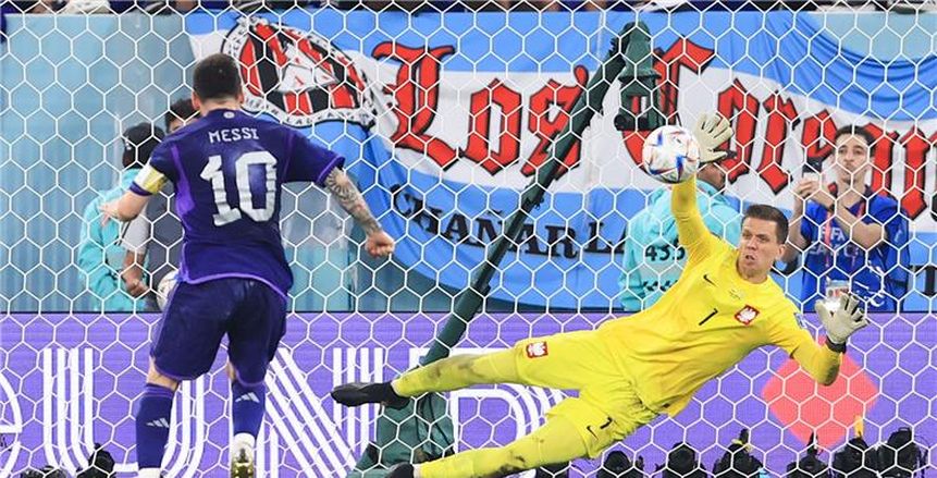 لفتة مؤثرة من تشيزني مع ابنه بعد وداع بولندا كأس العالم (فيديو)