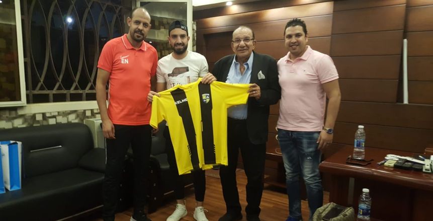 رسميا.. المقاولون يتعاقد مع داودا لاعب الزمالك السابق لـ 3 مواسم (صور)
