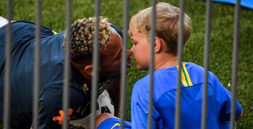 بالصور.. نجل «نيمار» يظهر في تدريبات البرازيل استعداداً لمواجهة المكسيك