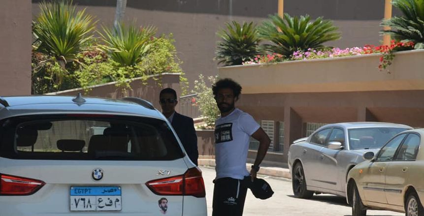 حارس وسيارة خاصة لمحمد صلاح في معسكر الفراعنة