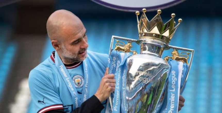 بيب جوارديولا يفتح باب البقاء في مانشستر سيتي