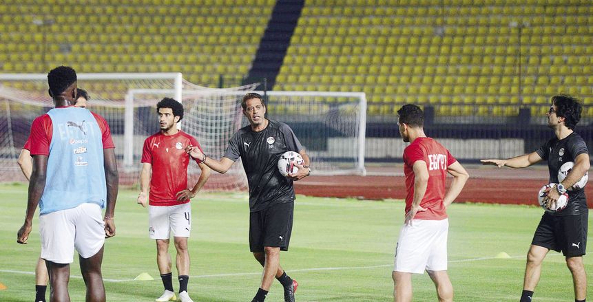 هاني رمزي: خطأ مطبعي في تشكيل لقاء زيمبابوي.. وردًا على كوبر: لا وقت للمهاترات