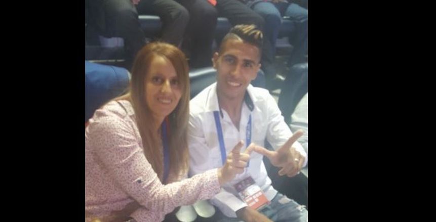 أوناجم وحنان الشفاع يتابعان لقاء الأهلى والوداد المغربي من المدرجات