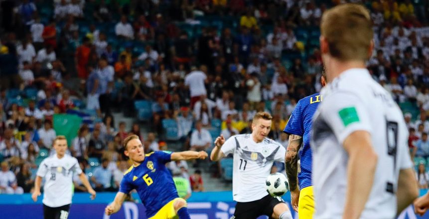 «بواتينج» يتعرض للطرد من لقاء ألمانيا والسويد