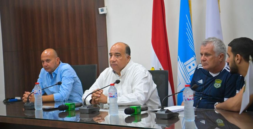 ثنائي المنتخب يغيب عن جلسة زوران.. ومصيلحي يجتمع باللاعبين