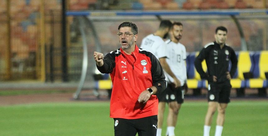 فيتوريا يستقر على صلاح وتريزيجيه ومصطفى في هجوم المنتخب أمام بلجيكا