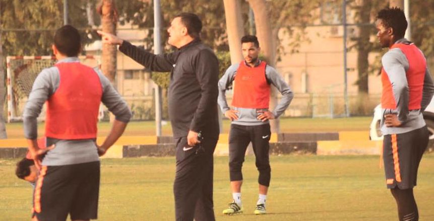إيهاب جلال يعقد محاضرة فيديو لتجهيز لاعبي المقاصة لمواجهة أسوان