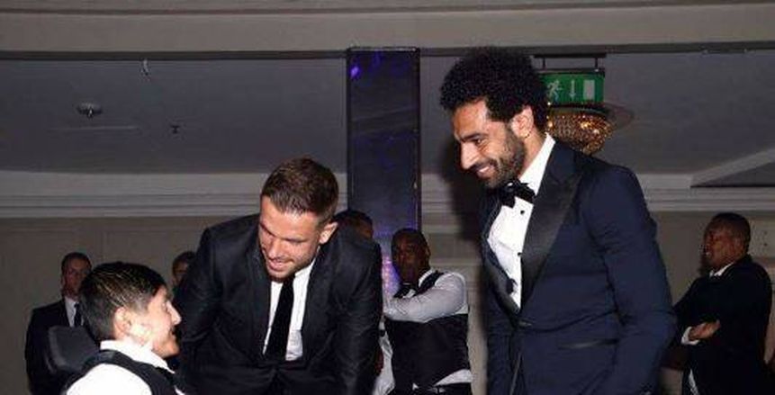 بالفيديو| محمد صلاح يحقق أمنية الطفل المريض في حفل أفضل لاعب بالبريميرليج