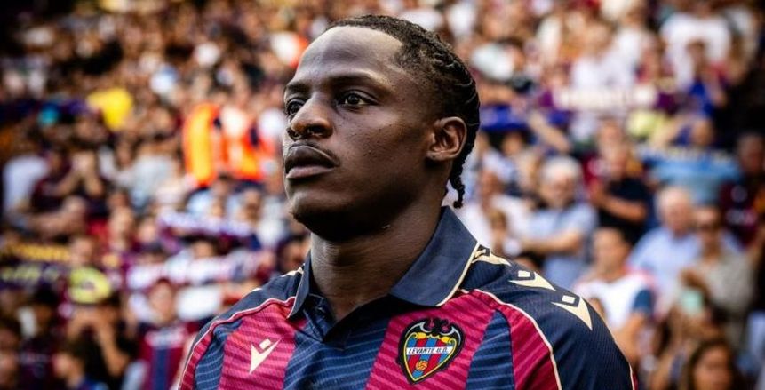 برشلونة مهتم بمهاجم ليفانتي لتعويض ليفاندوفسكي.. بند ينهي الصفقة