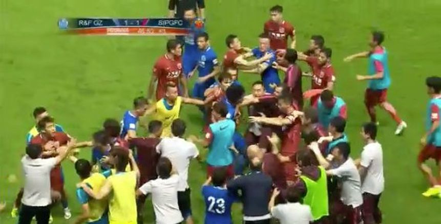 إيقاف «أوسكار» 8 مباريات في الدوري الصيني